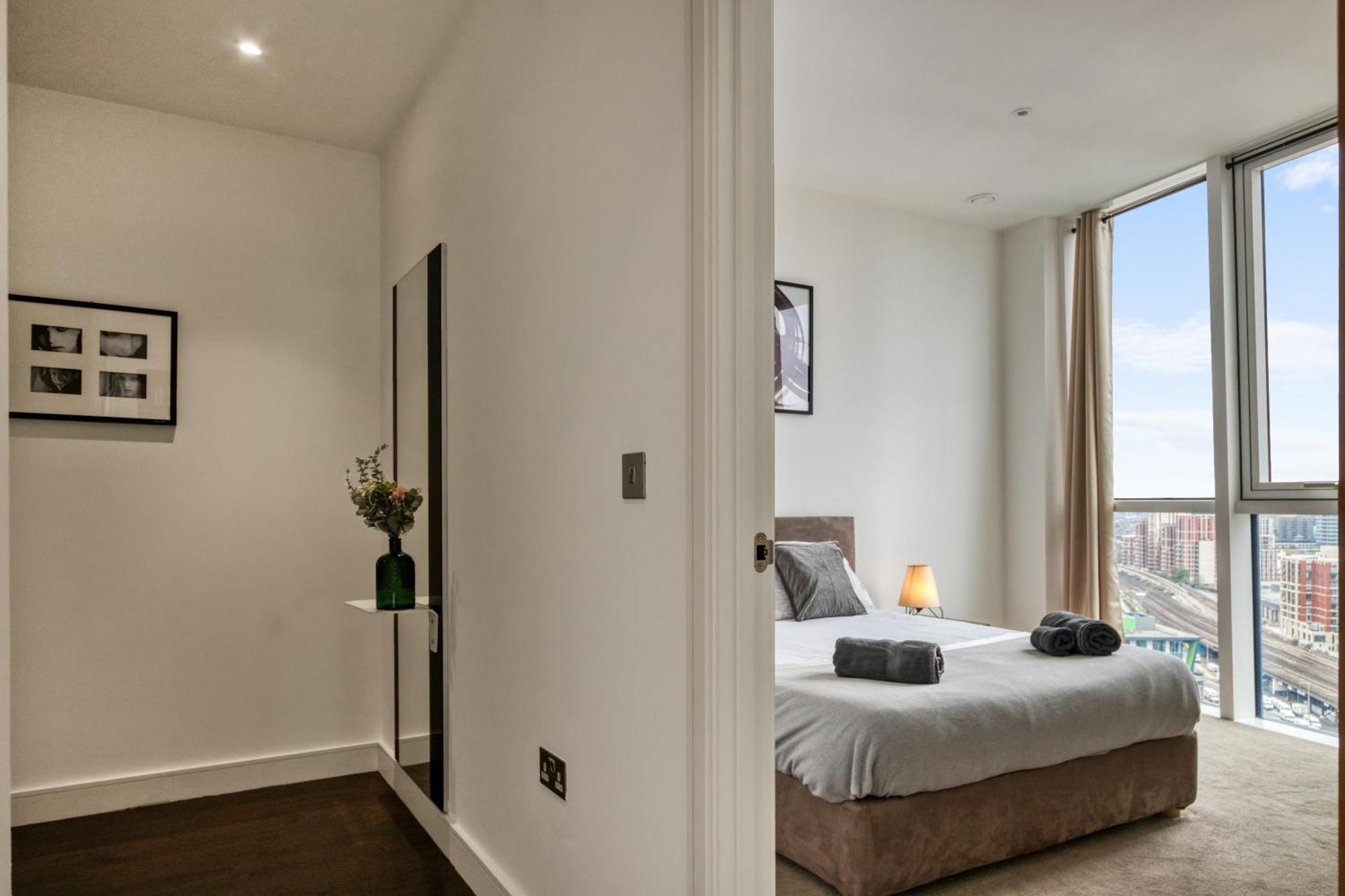 Appartamento Stunning 360º View Luxurious Penthouse Londra Esterno foto