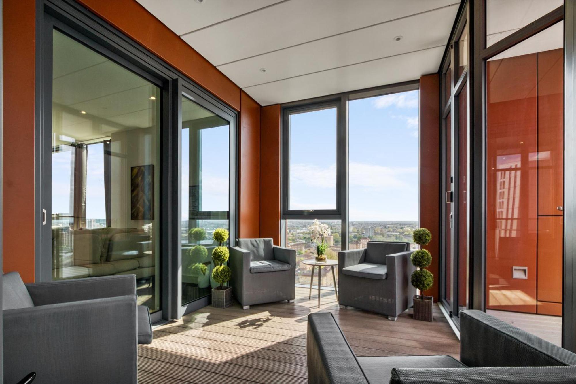 Appartamento Stunning 360º View Luxurious Penthouse Londra Esterno foto
