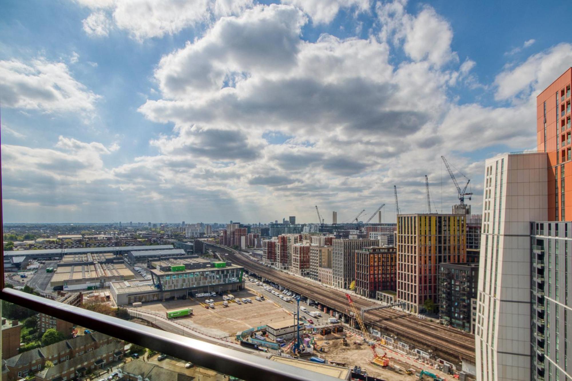 Appartamento Stunning 360º View Luxurious Penthouse Londra Esterno foto